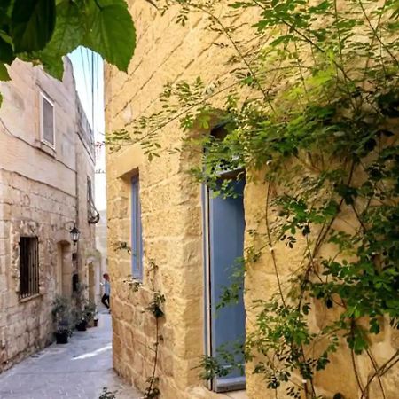 Historic Hideaways - 900 Year Old Converted Studios Victoria Exteriör bild