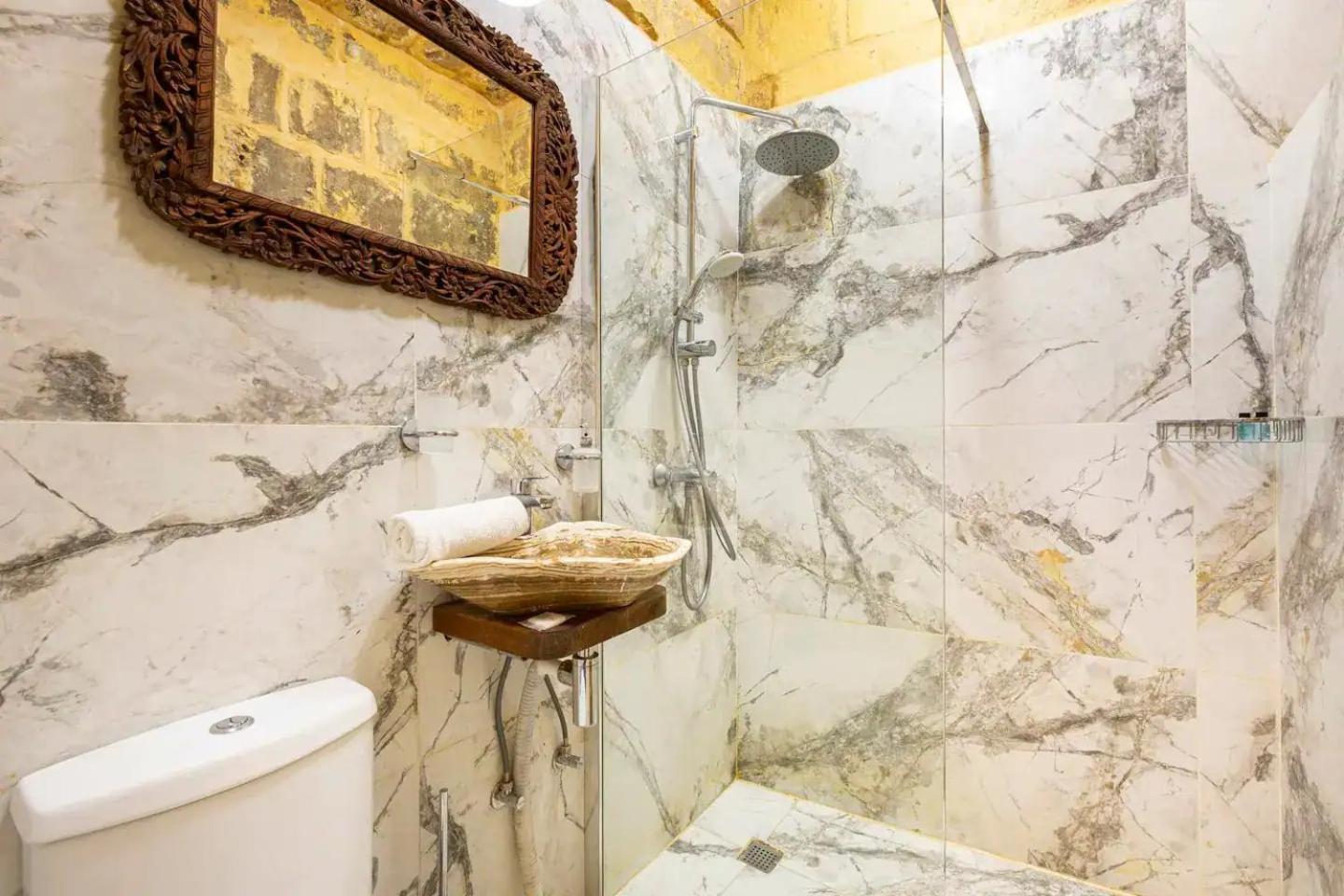 Historic Hideaways - 900 Year Old Converted Studios Victoria Exteriör bild