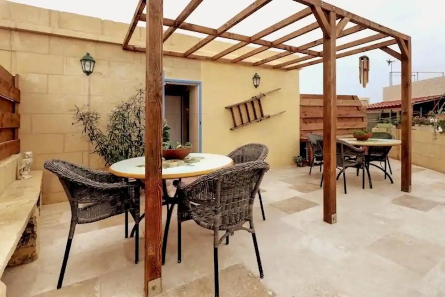 Historic Hideaways - 900 Year Old Converted Studios Victoria Exteriör bild