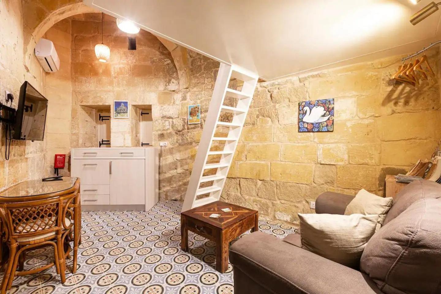 Historic Hideaways - 900 Year Old Converted Studios Victoria Exteriör bild