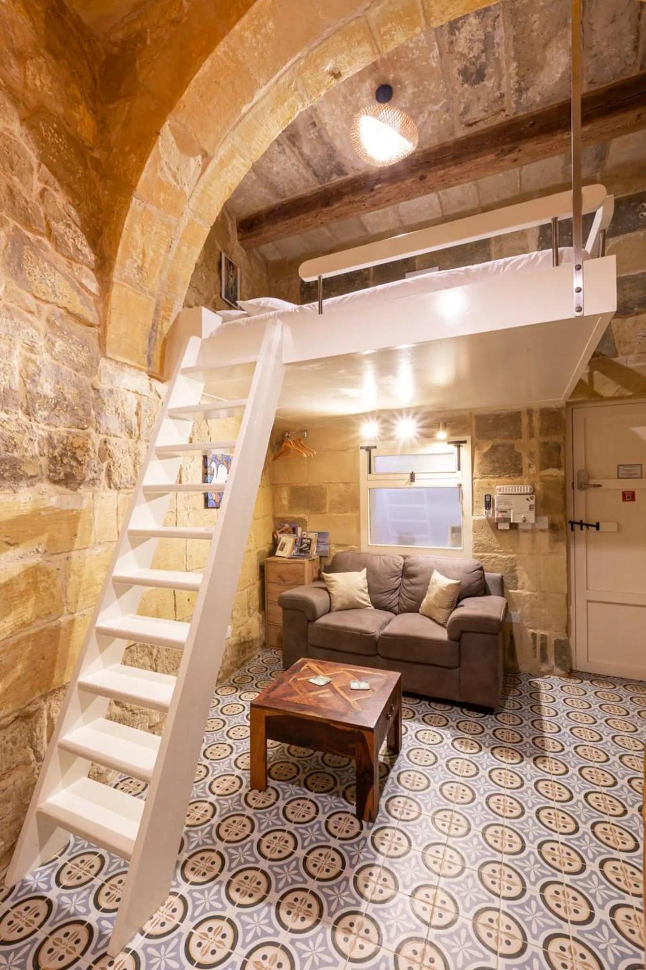 Historic Hideaways - 900 Year Old Converted Studios Victoria Exteriör bild