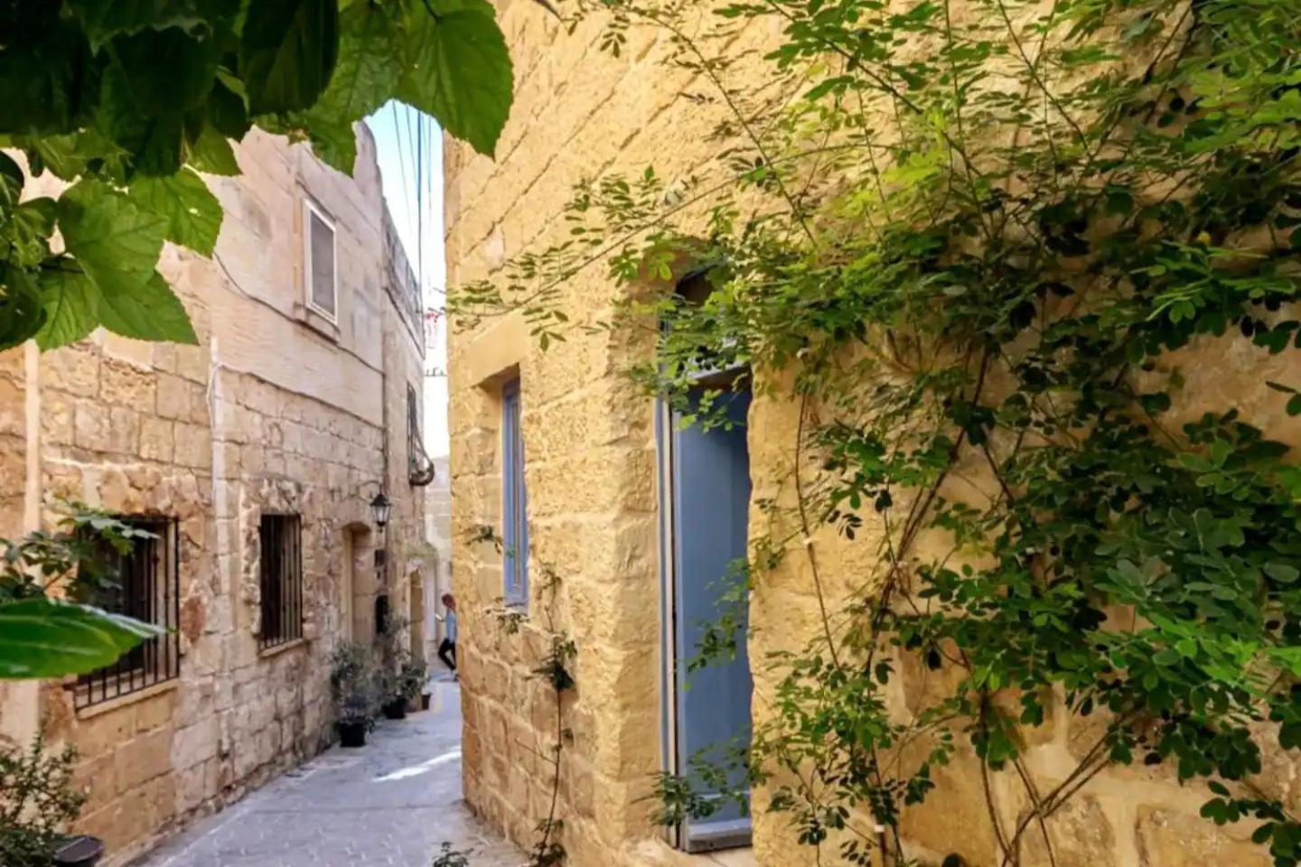Historic Hideaways - 900 Year Old Converted Studios Victoria Exteriör bild