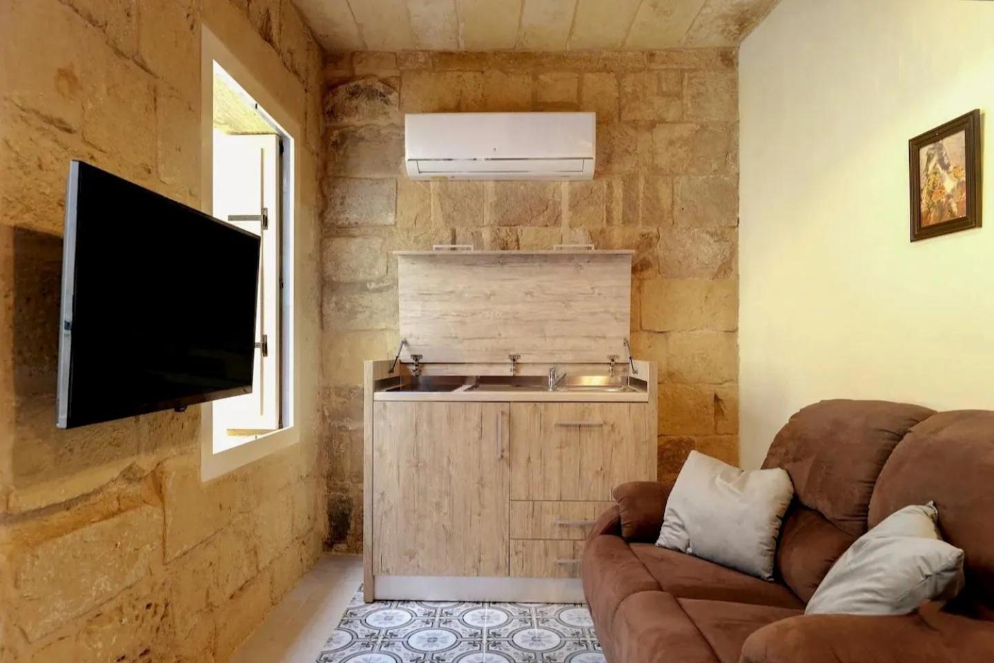 Historic Hideaways - 900 Year Old Converted Studios Victoria Exteriör bild