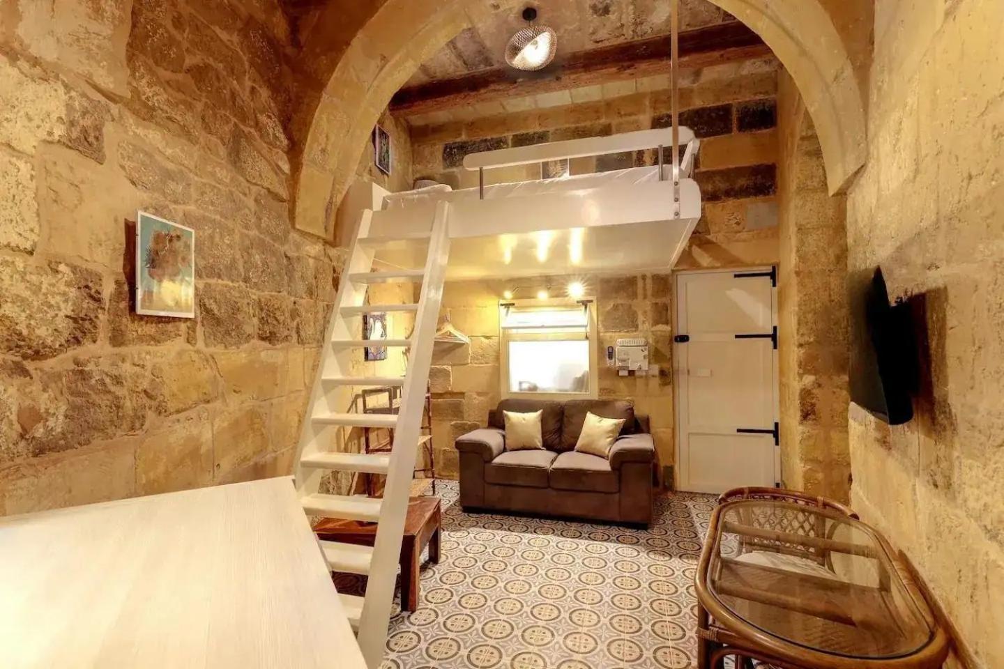 Historic Hideaways - 900 Year Old Converted Studios Victoria Exteriör bild