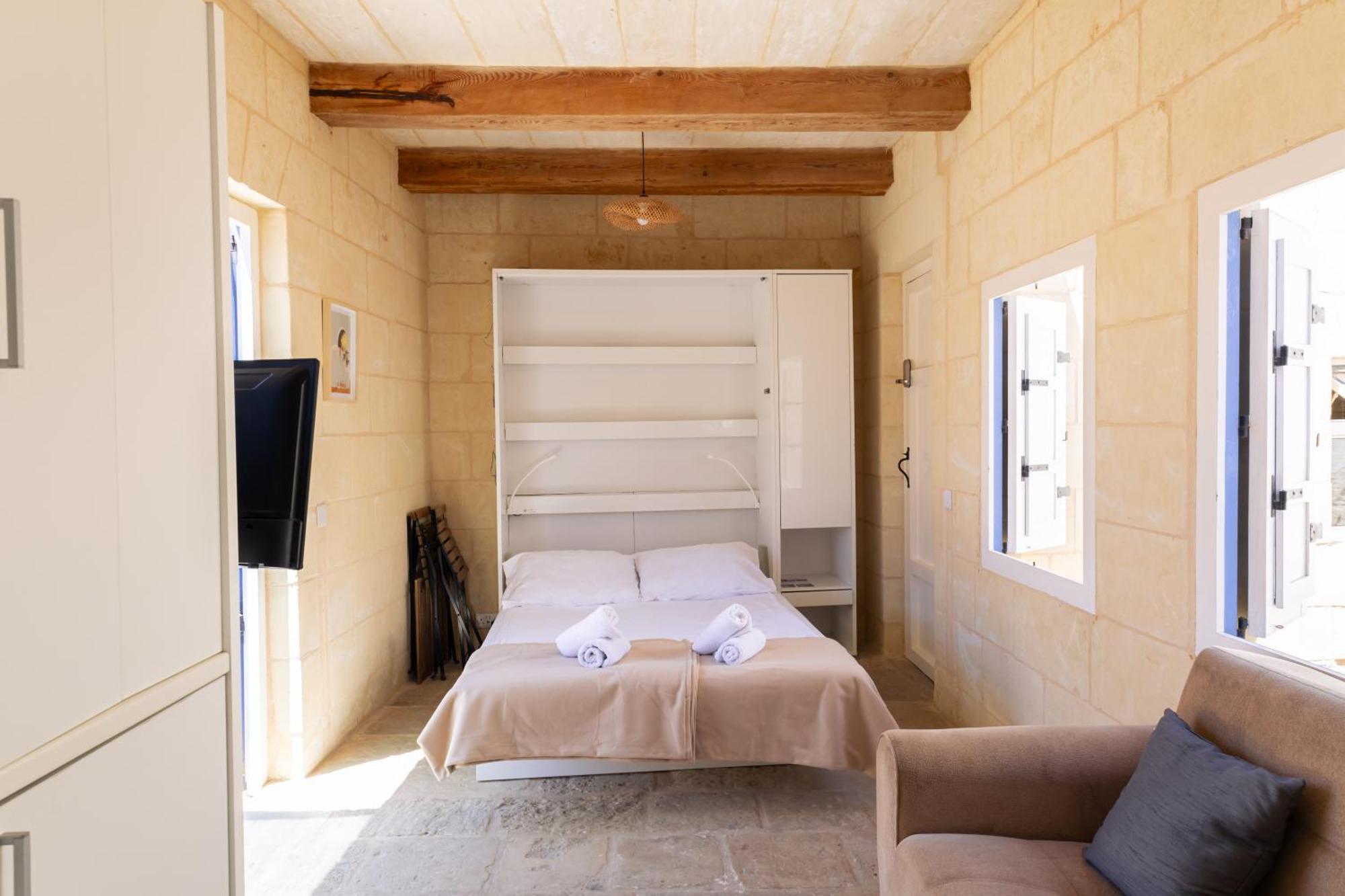 Historic Hideaways - 900 Year Old Converted Studios Victoria Exteriör bild
