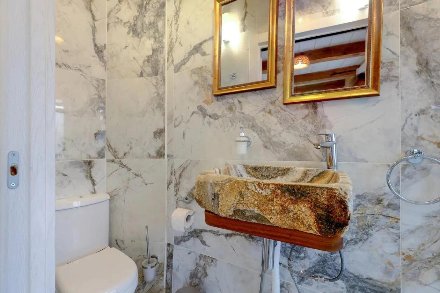 Historic Hideaways - 900 Year Old Converted Studios Victoria Exteriör bild