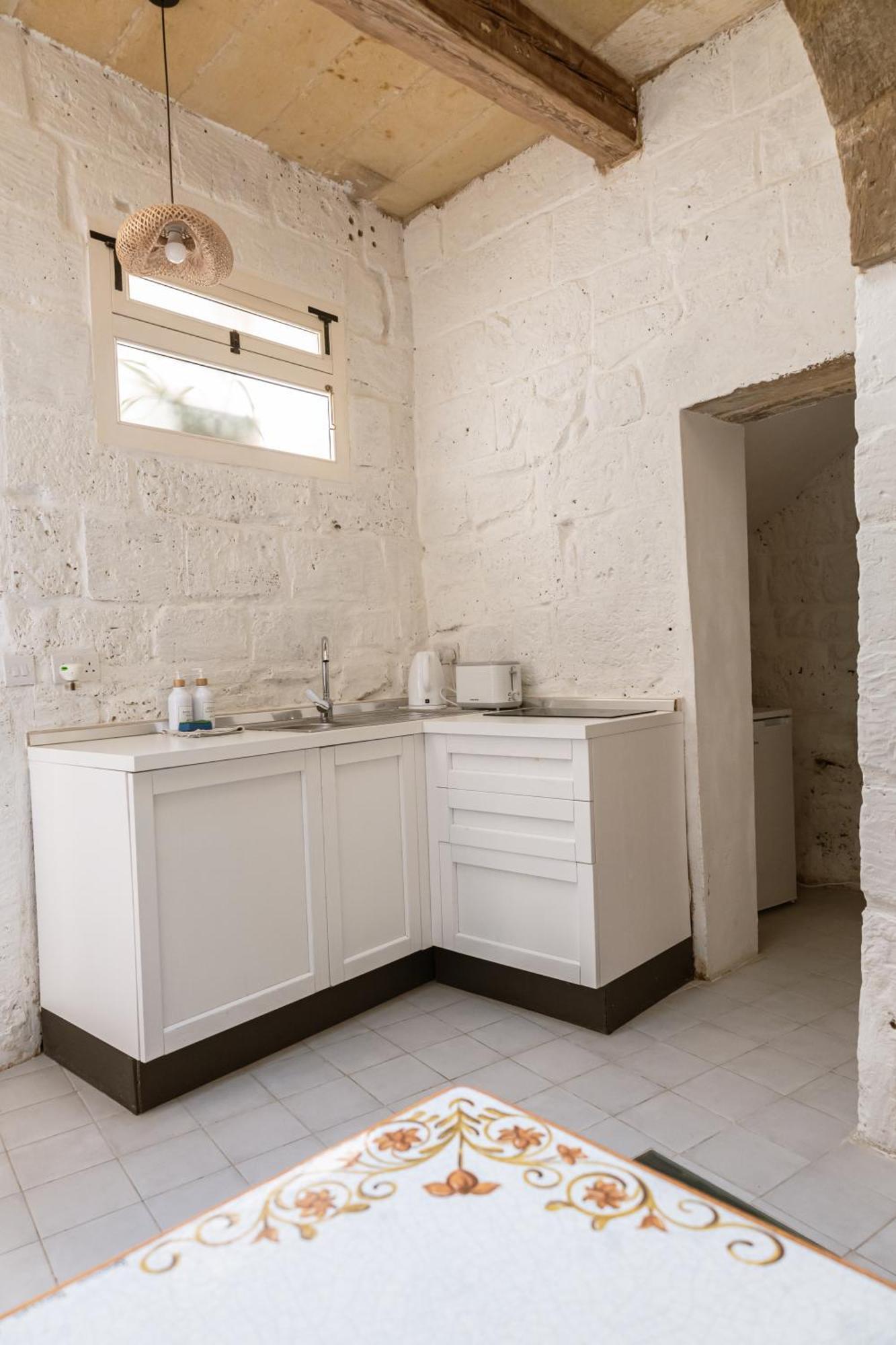 Historic Hideaways - 900 Year Old Converted Studios Victoria Exteriör bild