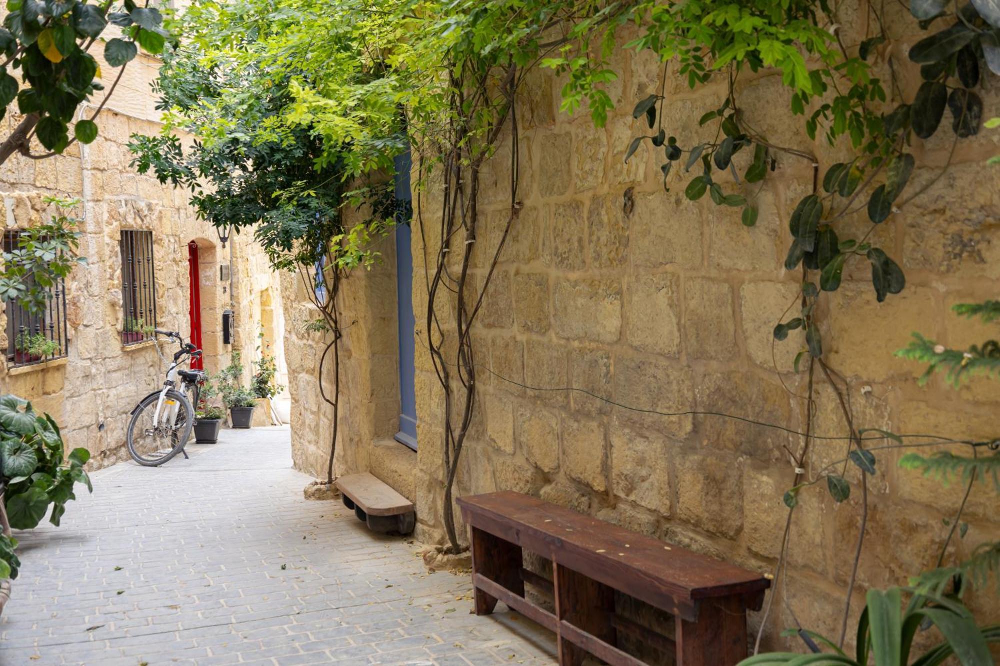 Historic Hideaways - 900 Year Old Converted Studios Victoria Exteriör bild