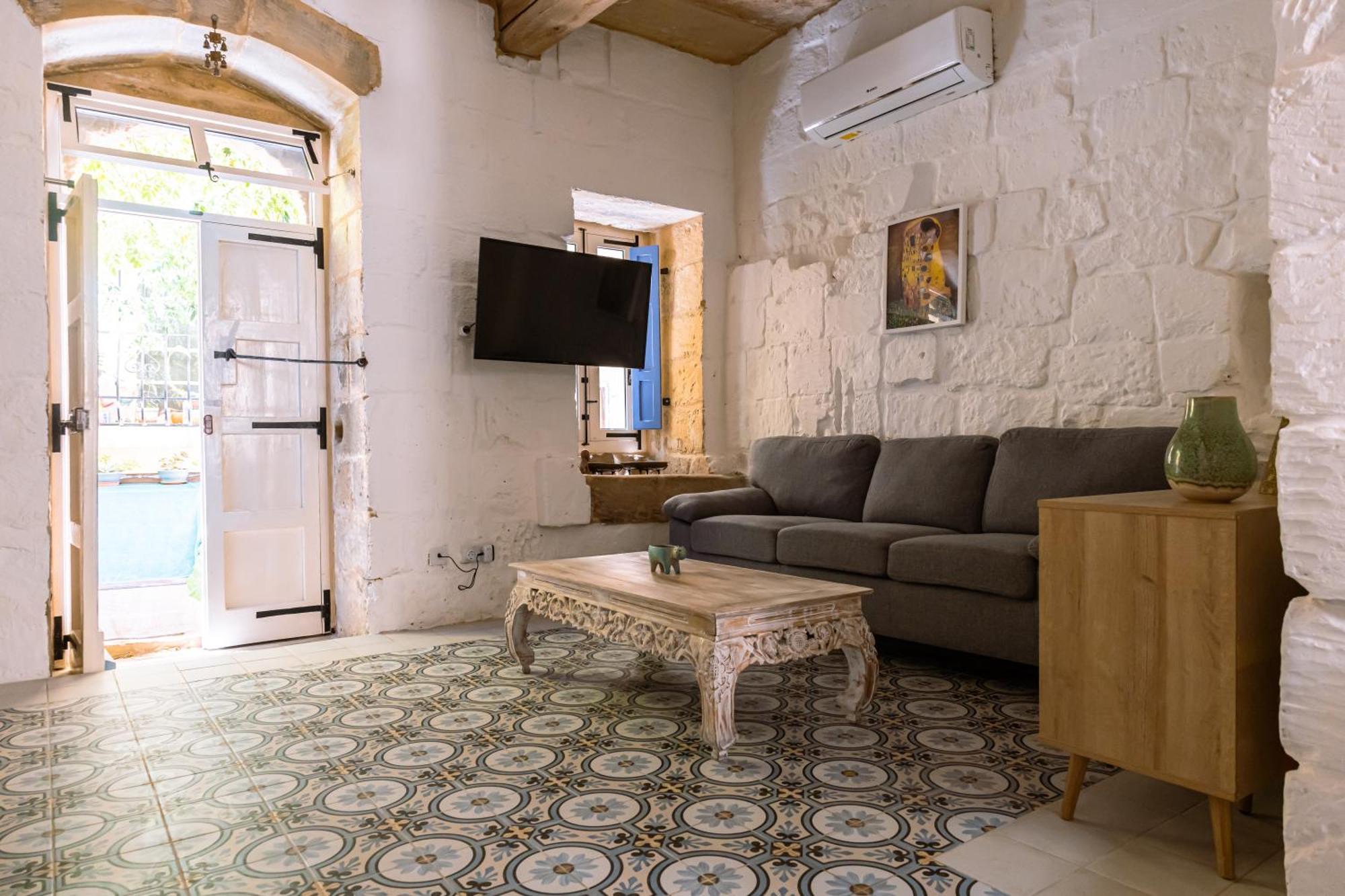 Historic Hideaways - 900 Year Old Converted Studios Victoria Exteriör bild